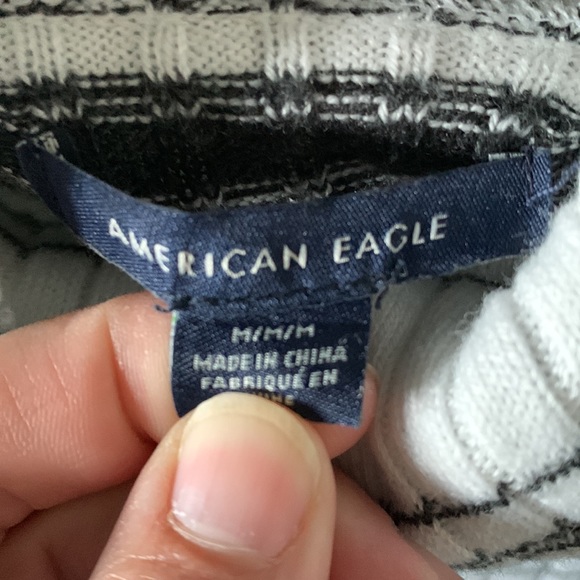 American Eagle sz M fitted ribbed turtleneck euc - Picture 2 of 3